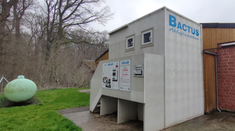 Lavaggio dell'aria in uscita della scrofaia convenzionale