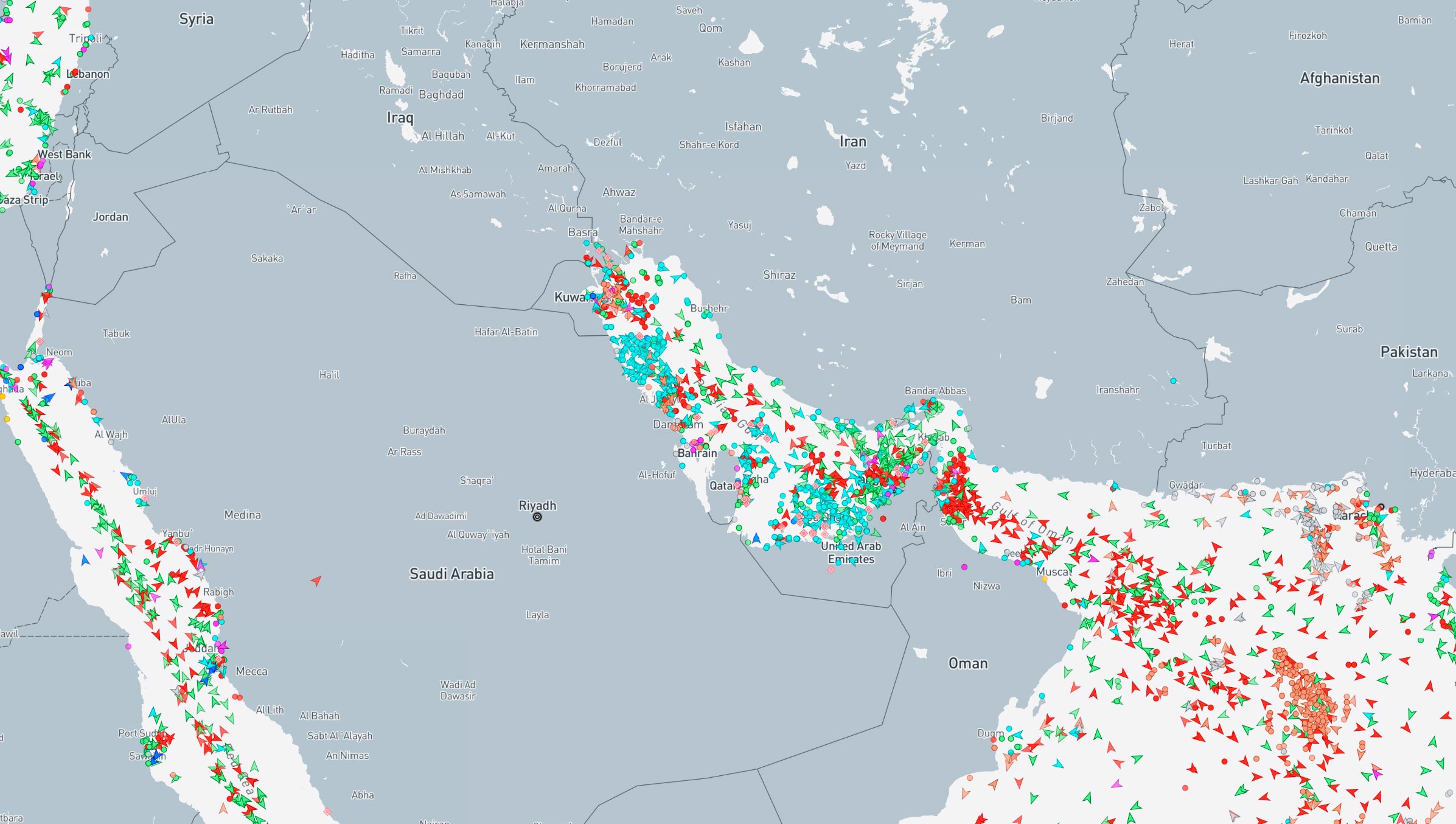 Traffico marittimo nello Stretto di Hormuz. Fonte: marinetraffic.com
