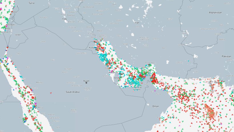 Traffico marittimo nello Stretto di Hormuz. Fonte: marinetraffic.com