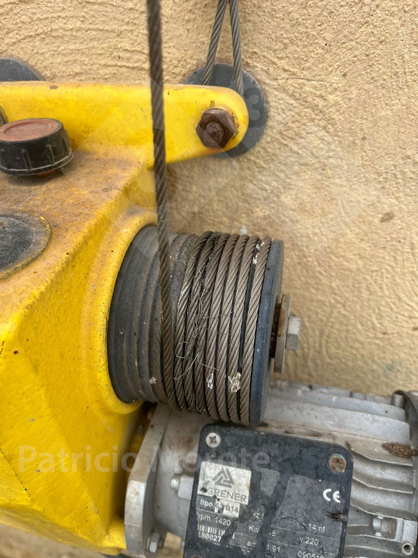 Foto 5. Cavo danneggiato nel motore delle finestre.
