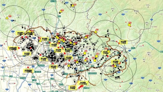La mappa mostra il totale di cinghiali trovati morti o catturati positivi per la malattia e gli allevamenti di suini colpiti (sottolineati in giallo), fino al 23 aprile 2019.