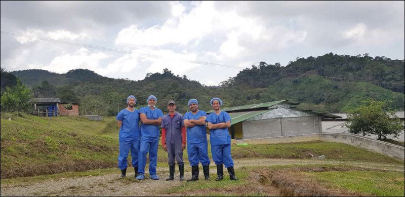 Durante la visita, siamo accompagnati da Hector Mar&iacute;n (direttore dell&#39;azienda agricola), Andr&eacute;s Felipe Vallejo (tecnico commerciale di Porcigenes S.A.) Nelson Adrian Restrepo (Key Account Manager Hypor in America Latina) e Carlos Martins (ufficio tecnico Hypor).
